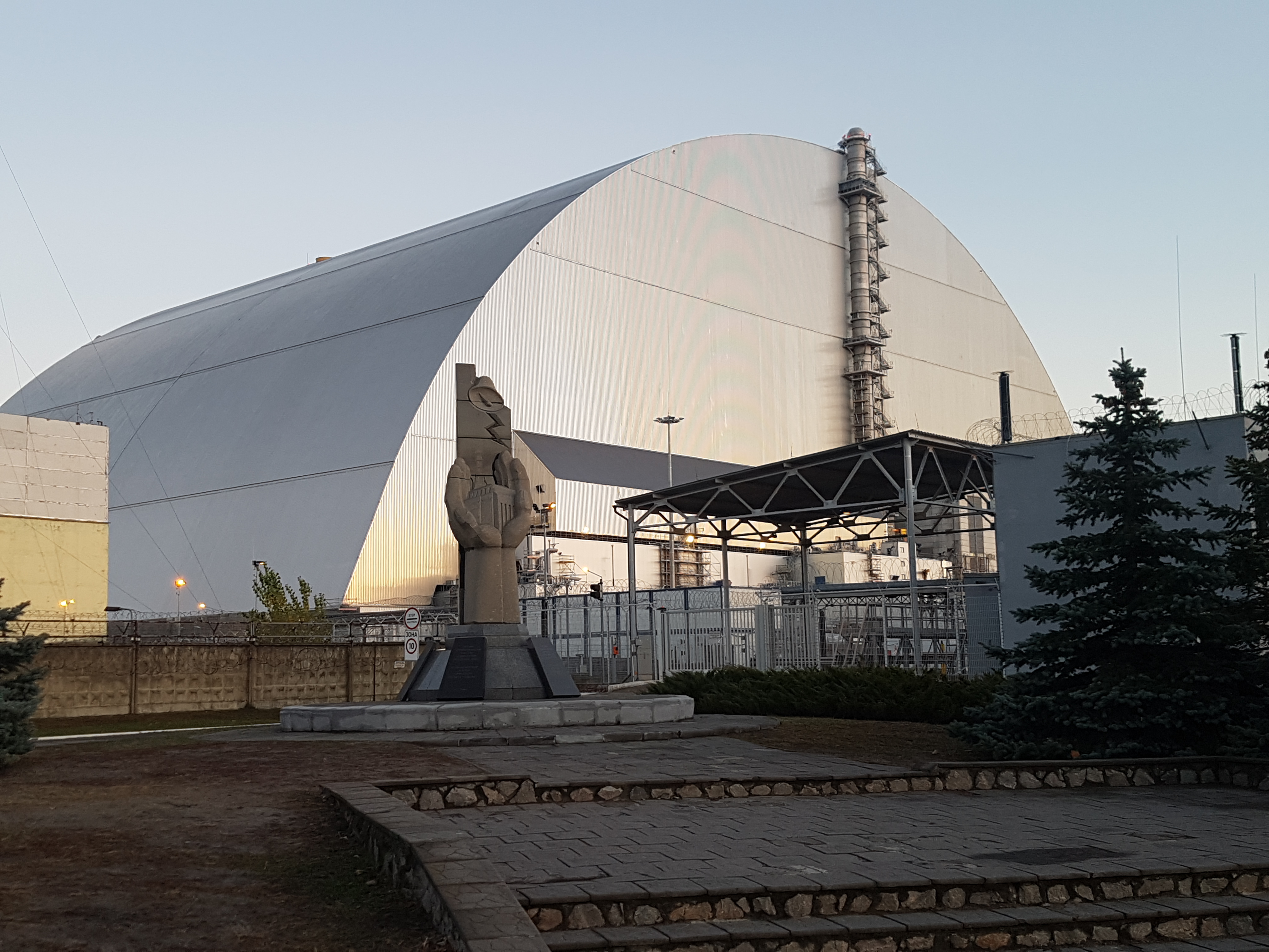 Der neue Sarkophag über Block 4 in Tschernobyl